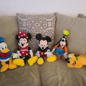 🧸DISNEYS SET OF 5 18' PLUSHIES🧸